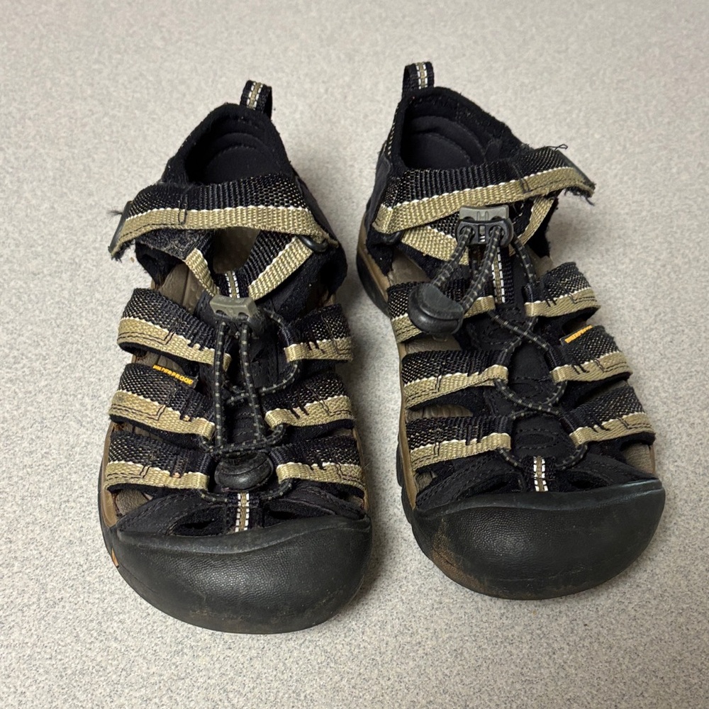 Kids Black and Tan Adventure Sandals Keen size 3